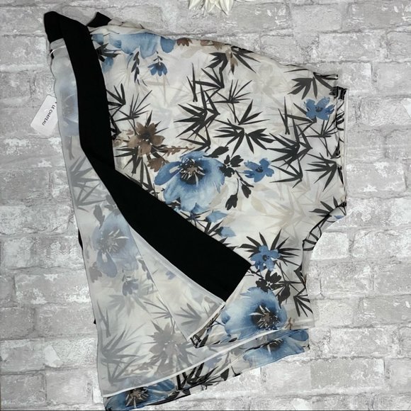 SOLD | NWT Le Chateau White & Blue Floral Kimono - Picture 7 of 12